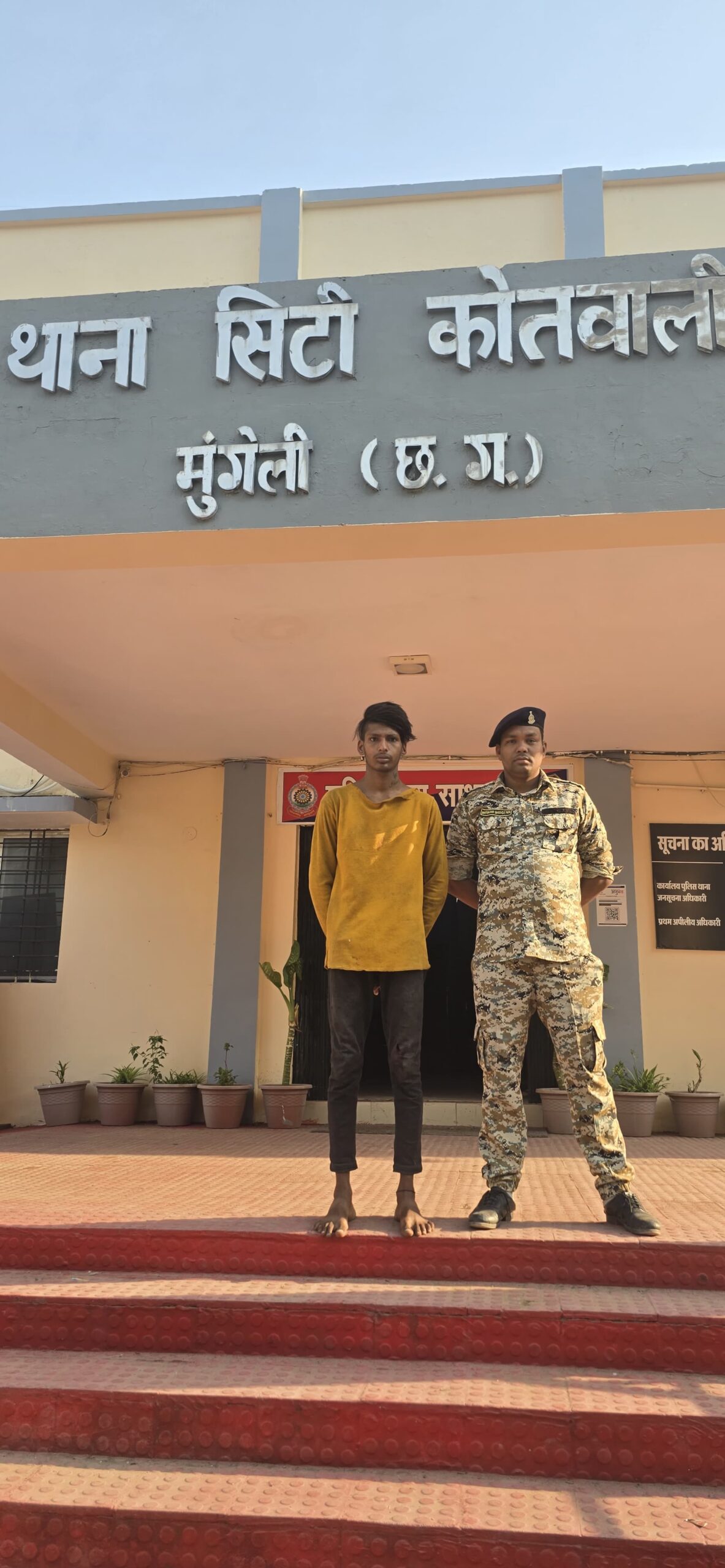 मुंगेली पुलिस द्वारा मोबाइल पैसे लेन देन की बात को लेकर हुये विवाद हत्या के प्रयास करने वालेे आरोपी सोमनाथ साहू को तत्काल हिरासत मे लिया जाकर की जा रही कार्यवाही